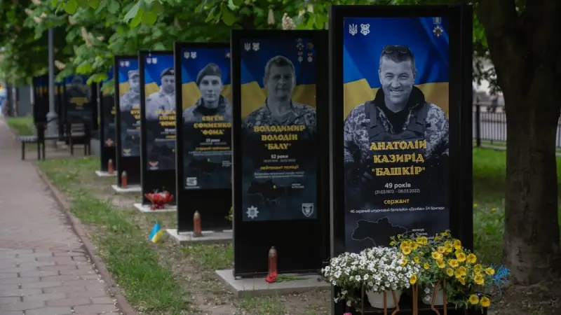 У Полтаві планують встановити ще 55 меморіальних щитів з портретами загиблих воїнів