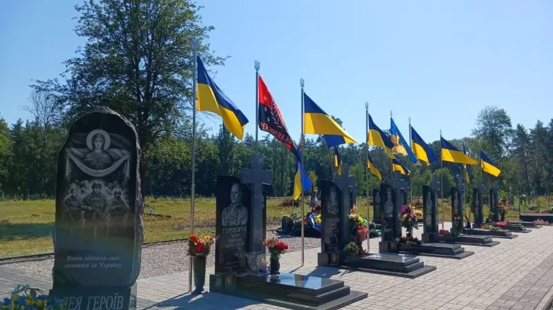 У Котельві відкрили Алею Героїв на честь полеглих захисників України