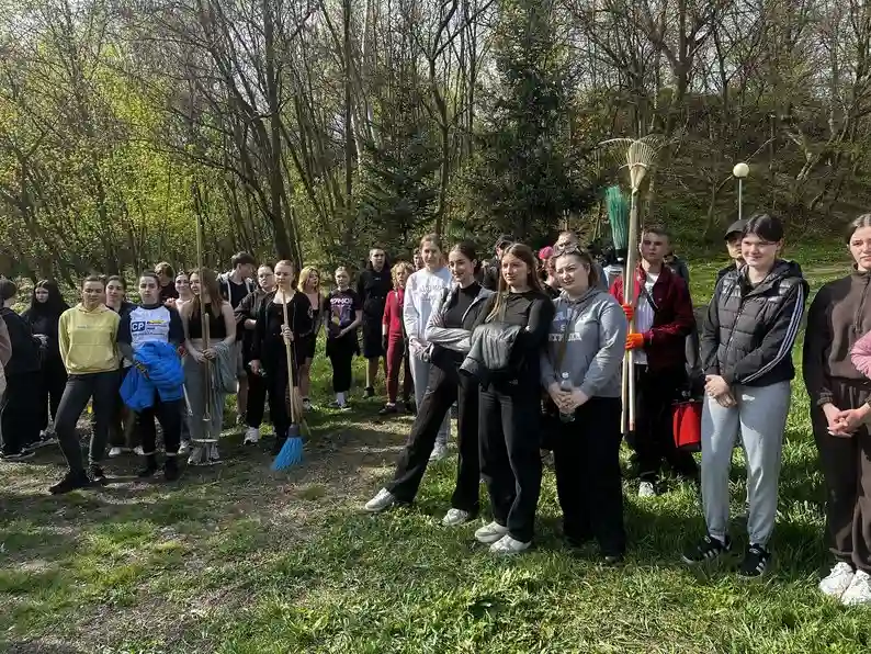 Студенти та волонтери розчищали парк імені Дмитра Юденка в Полтаві