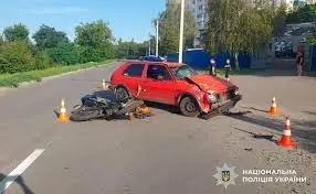 У Полтаві юний водій Volkswagen зіткнувся з мотоциклістом: потерпілий у лікарні
